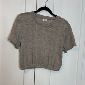 Aritzia brand Wilfred Taupe Textured Crop Top - Short Sleeve - Medium